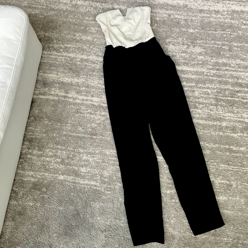 Guess jumpsuit— size small— like new condition POCKETS